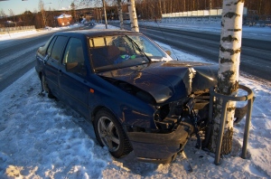 Crashed_car_in_Siilinjärvi